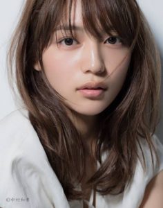 川口春奈さんの髪型 ウルフカット が大人気 アレンジ次第で印象が変わって楽しめる Kazuhaのブログ